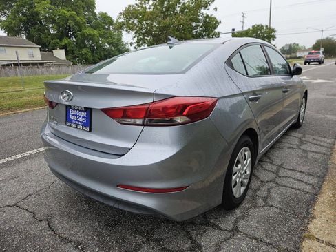 Used 2017 Hyundai Elantra SE FWD image 6