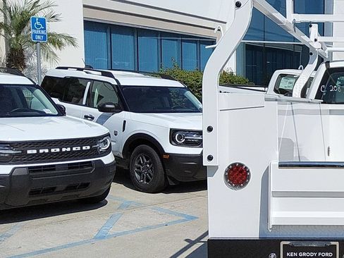 New 2025 Ford F350 XL w/ XL Chrome Package RWD image 30
