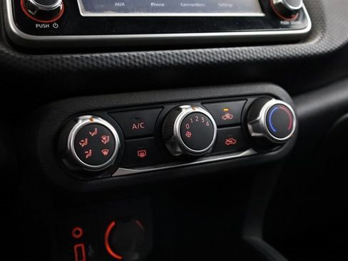 Used 2022 Nissan Kicks S image 19