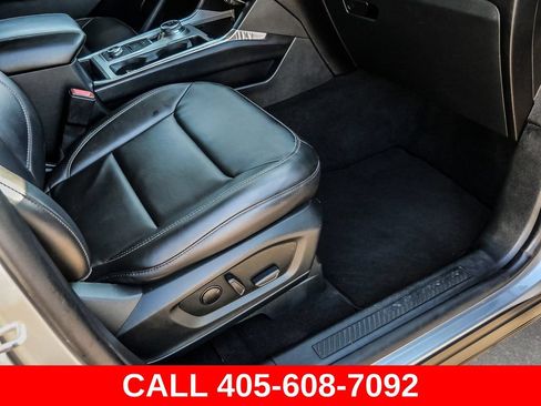 Used 2021 Ford Explorer XLT w/ Equipment Group 202A AWD/4WD image 17