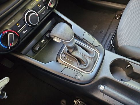 Used 2025 Kia Soul LX w/ LX Technology Package FWD image 19