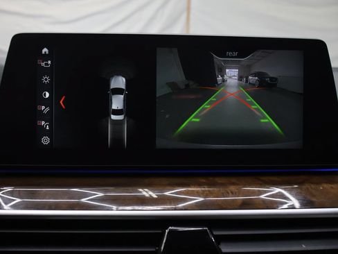 Used 2018 BMW 530e xDrive w/ Premium Package 2 AWD/4WD image 24