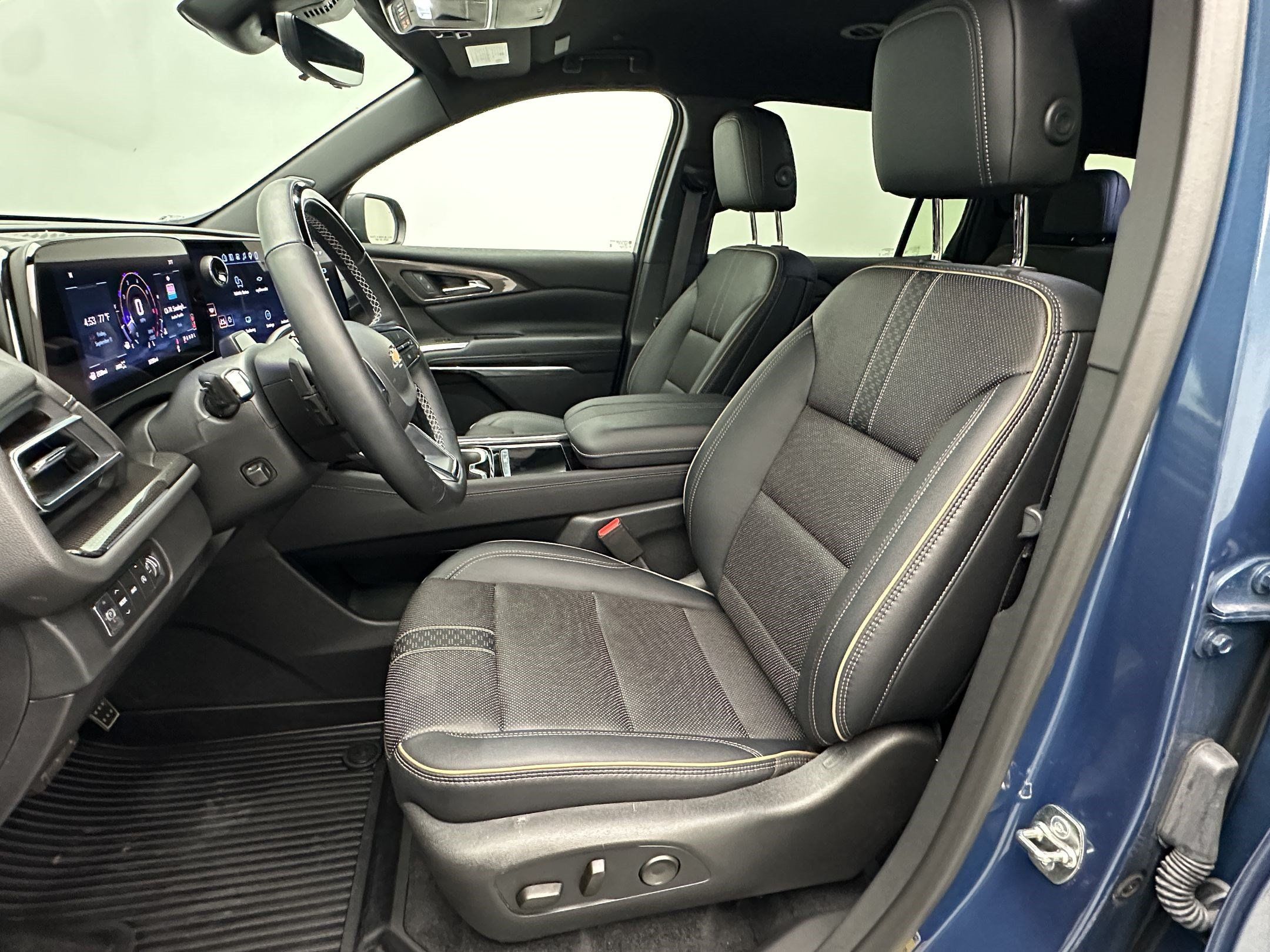 Certified 2026 Chevrolet Traverse High Country w/ LPO, Floor Liner Package AWD/4WD image 5