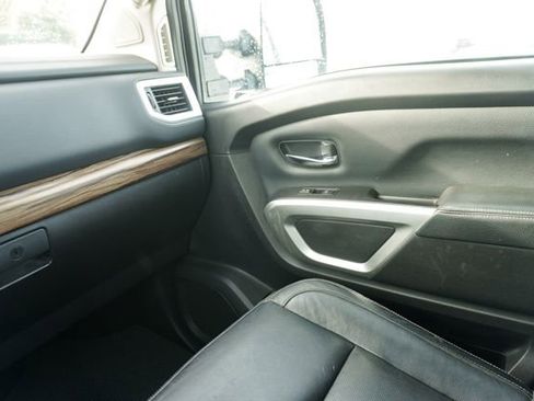 Used 2021 Nissan Titan SL w/ Moonroof Package image 29