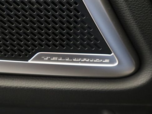 Used 2025 Kia Telluride EX w/ EX Captain's Chair Package image 38