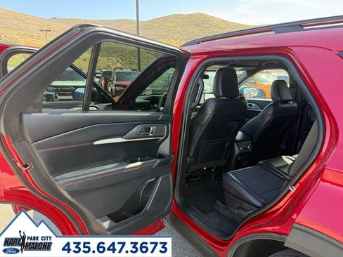 Used 2025 Ford Explorer ST-Line w/ ST-Line Street Pack AWD/4WD image 25