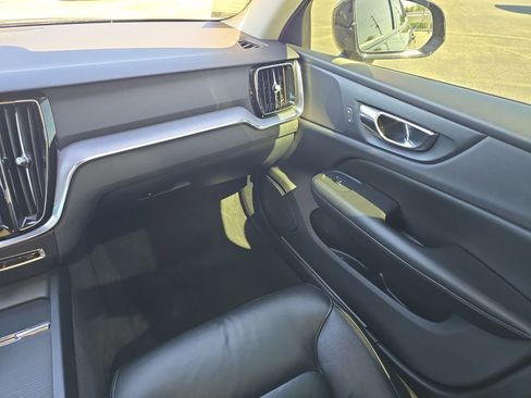 Used 2019 Volvo S60 T5 Momentum w/ Premium Package image 12