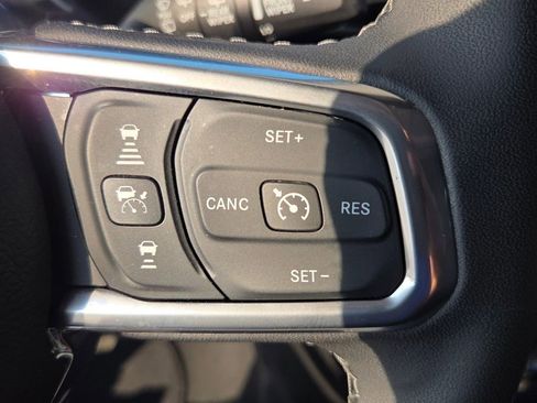 Used 2025 Jeep Wrangler Unlimited Sahara AWD/4WD image 23