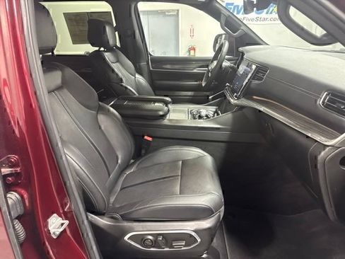 Used 2022 Jeep Wagoneer Series III AWD/4WD image 24
