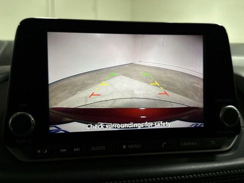 Used 2024 Nissan Rogue S image 15