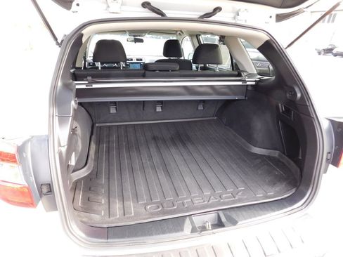 Used 2016 Subaru Outback 2.5i Premium image 8