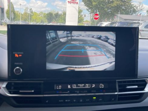 Used 2026 Toyota Sienna XLE FWD image 6