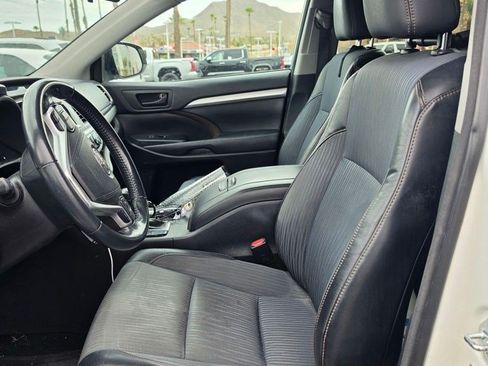 Used 2015 Toyota Highlander Plus FWD image 7