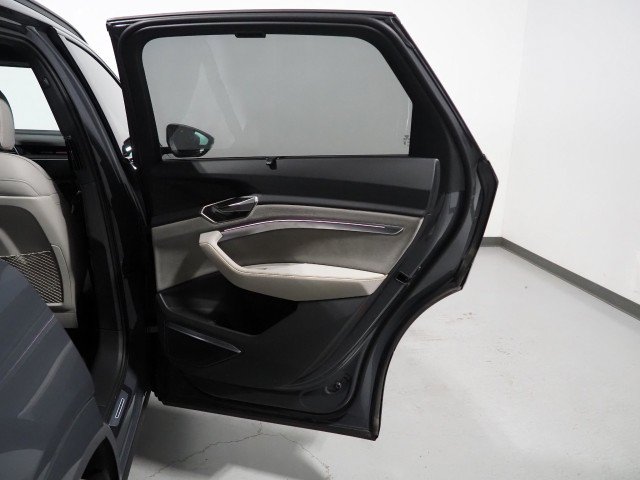 Used 2024 Audi Q8 e-tron Prestige AWD/4WD image 68