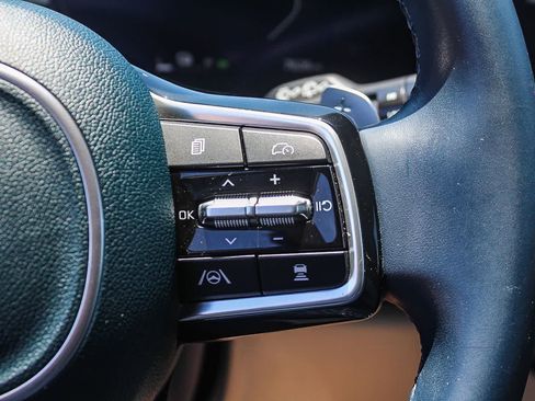 Used 2025 Kia Carnival SX FWD image 31