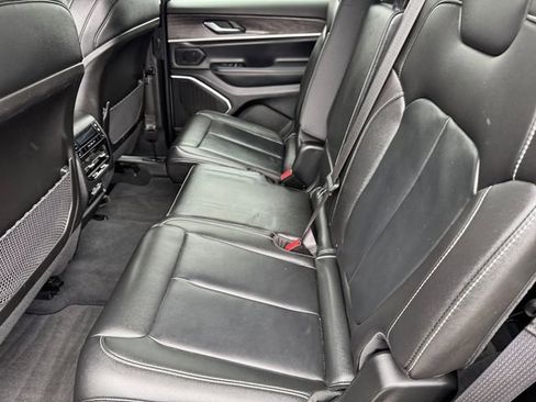 Certified 2023 Jeep Grand Cherokee L Limited w/ Black Appearance Package AWD/4WD image 15