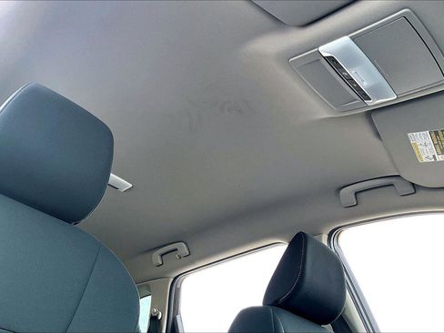 Used 2023 Nissan Rogue S image 22