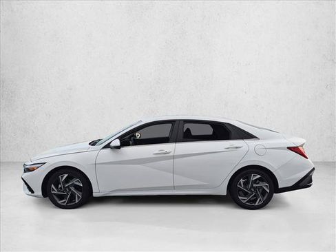 Used 2024 Hyundai Elantra SEL w/ Convenience Package FWD image 9