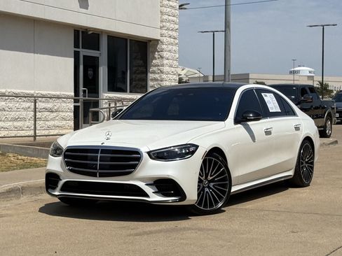 Used 2021 Mercedes-Benz S 580 4MATIC Sedan image 2
