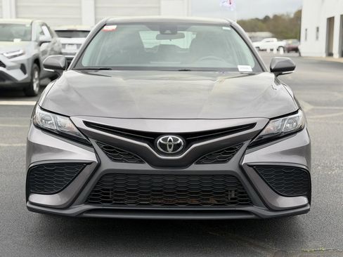 Used 2024 Toyota Camry SE image 3