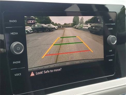 New 2025 Volkswagen Taos SE image 29