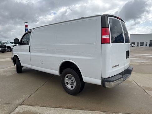 Used 2021 Chevrolet Express 2500 w/ Driver Convenience Package RWD image 3
