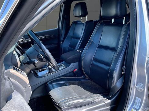 Used 2015 Jeep Grand Cherokee Limited w/ Luxury Group II image 25