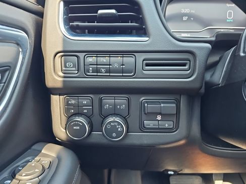Used 2023 Chevrolet Tahoe LT w/ LT Signature Package AWD/4WD image 18