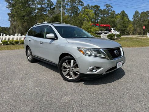 Used 2015 Nissan Pathfinder Platinum w/ Family Entertainment Package image 8