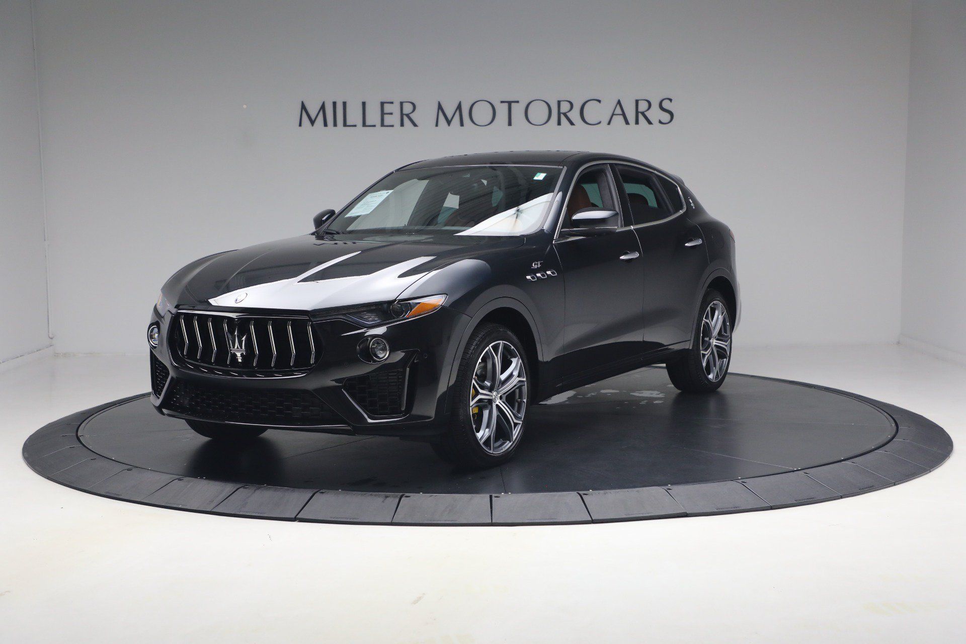Certified 2022 Maserati Levante GT AWD/4WD image 2