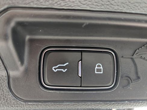 Used 2020 Ford Explorer Limited image 14