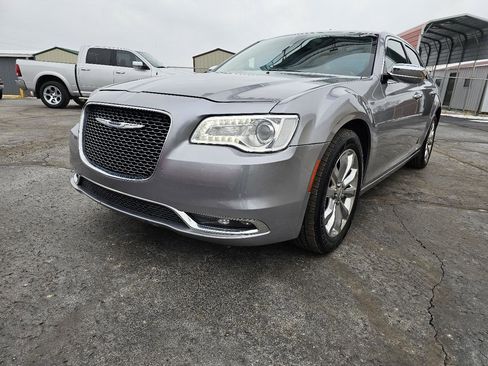 Used 2017 Chrysler 300 C image 2
