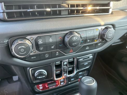 New 2025 Jeep Gladiator Rubicon w/ Convenience Group image 19