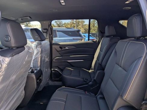 New 2026 Chevrolet Traverse High Country FWD image 11