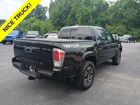 Used 2022 Toyota Tacoma TRD Sport w/ TRD Premium Sport Package AWD/4WD image 7