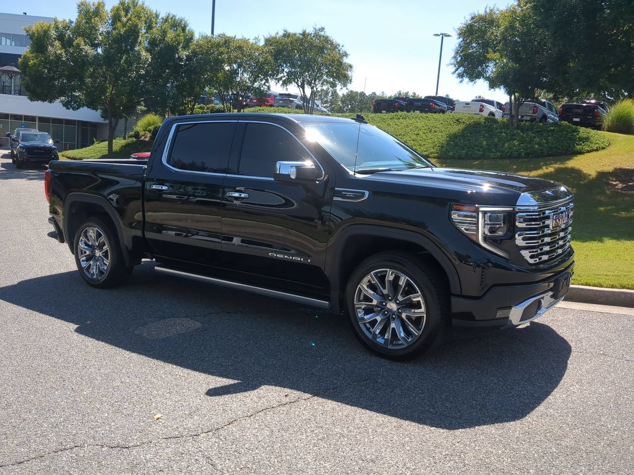Used 2024 GMC Sierra 1500 Denali w/ Denali Reserve Package AWD/4WD image 2