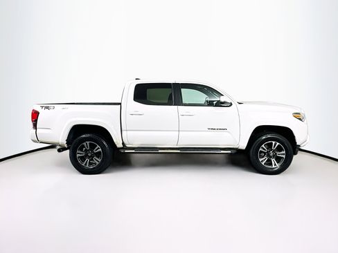 Used 2019 Toyota Tacoma TRD Sport image 10