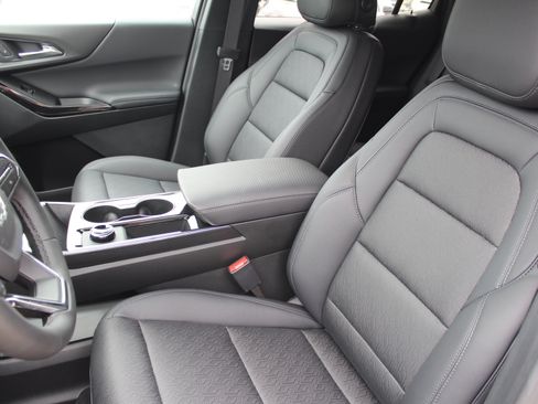 New 2026 Chevrolet Equinox LT w/ Convenience Package II FWD image 9