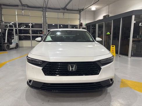 Used 2024 Honda Accord Touring image 2