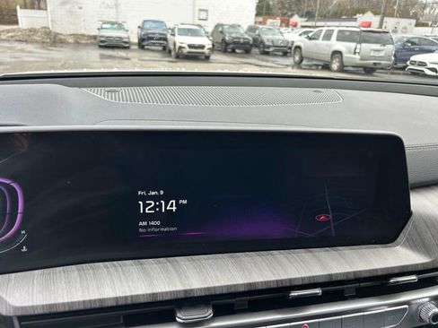 Used 2024 Kia Telluride EX w/ EX Captain's Chair Package image 17