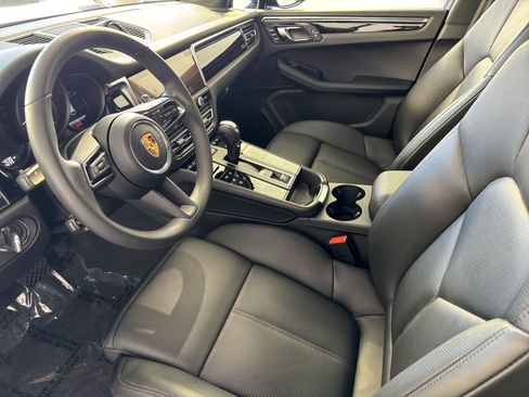 Certified 2026 Porsche Macan AWD/4WD image 4