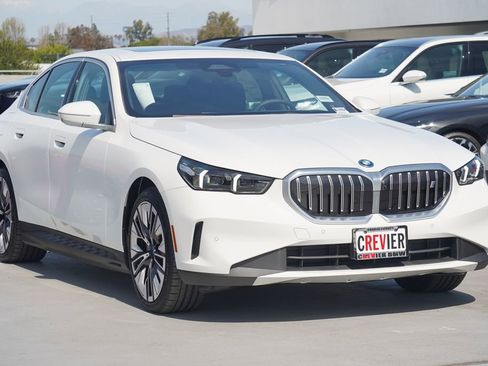 Used 2025 BMW i5 xDrive40 w/ Premium Package image 3