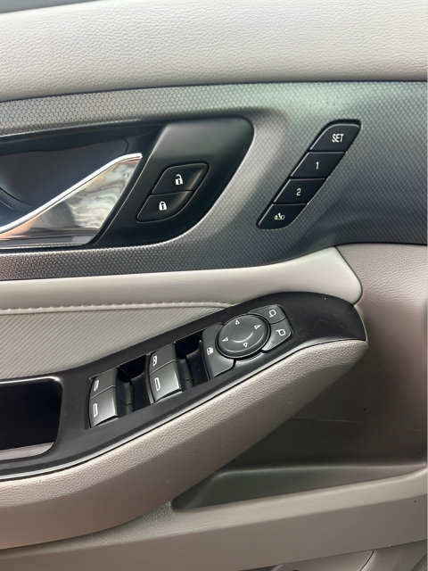 Used 2020 Chevrolet Traverse Premier FWD image 23