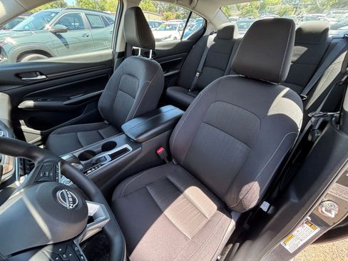Used 2025 Nissan Altima 2.5 SV FWD image 36