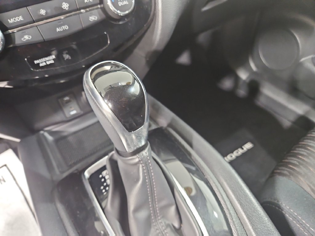 Used 2017 Nissan Rogue SV AWD/4WD image 24