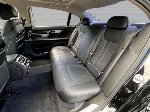 Used 2020 BMW 745e xDrive AWD/4WD image 21