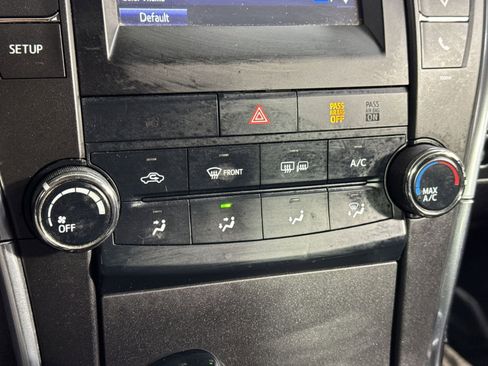 Used 2017 Toyota Camry SE image 25