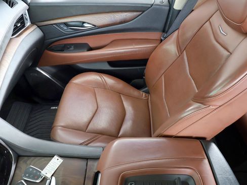 Used 2016 Cadillac Escalade ESV Premium AWD/4WD image 19