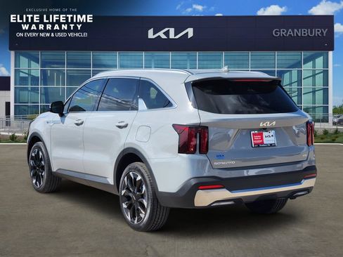 Certified 2026 Kia Sorento EX AWD/4WD image 4