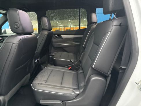 Used 2025 Buick Enclave Preferred image 28